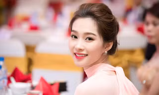 Hoa hậu Thu Thảo đẹp 'trong veo' với váy hồng pastel