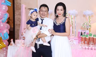 Vợ chồng Á hậu Trịnh Kim Chi mở tiệc thôi nôi cho con gái