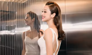 Jennifer Phạm khoe lưng trần với váy cắt xẻ táo bạo