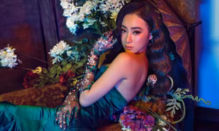 Angela Phương Trinh đẹp ma mị với phong cách cổ điển