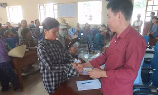 Triển khai gói hỗ trợ do dịch COVID-19 tại Thanh Hóa Ảnh: Hoàng Lam