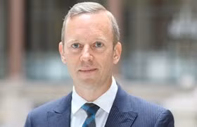 Đại sứ Gareth Ward 