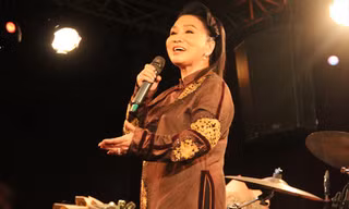 NSND Bạch Tuyết và show diễn tại phòng trà We