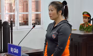 Đối tượng Nguyễn Thị Hà trước vành móng ngựa 