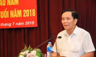 Dư luận đang đặt dấu hỏi xung quanh việc Bộ VH-TT&DLđồng ý để ông Cấn Văn Nghĩa ra tranh cử chiếc ghế Phó chủ tịch phụ trách tài chíoongVFF.