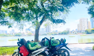 “Săn bóng râm” tranh thủ chợp mắt giữa trưa nắng Hà Nội 