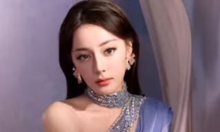 Địch Lệ Nhiệt Ba đắt show