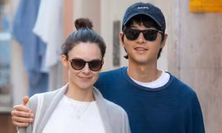 Hình ảnh mới của Song Joong Ki và vợ Tây