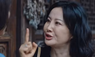 Khán giả khó chịu vì 'người đẹp mặt nhựa' tràn ngập màn ảnh