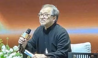 Thành Long trông già nua
