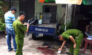Cảnh sát khám nghiệm hiện trường vụ cô giáo bị đâm gục giữa đường