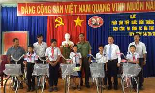 Công an An Giang và Phương Trang FUTA Bus Lines cùng tiếp sức mùa thi