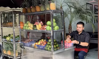 Khách sạn đóng cửa, anh Duẩn chuyển sang làm bánh, bán nước ép hoa quả