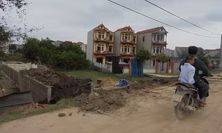 Các công trình xây dựng trên đất nông nghiệp tại thôn Thu Thủy, xã Xuân Thu, Sóc Sơn. ảnh: Nguyễn Thắng