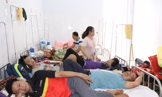 Bệnh nhân sốt xuất huyết cấp cứu ở bệnh viện 