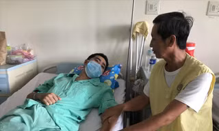 Thầy giáo Danh Văn đang điều trị tại Bệnh viện Chợ Rẫy