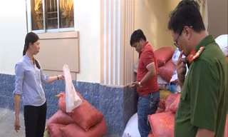 Công an thu giữ hạt chuỗi tại cơ sở bà Đào 