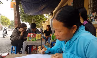 Một người dân thôn Đục Sơn ký đơn kêu cứu gửi cơ quan chức năng