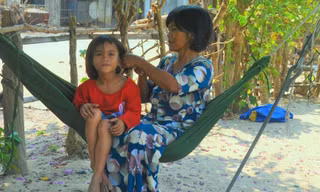 Bà Nay Huỳnh và con gái nuôi Nay Thương