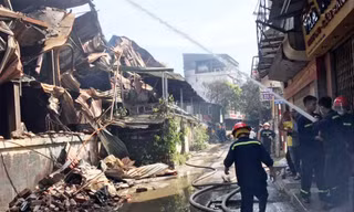 Hiện trường vụ cháy. Ảnh: Anh Chiến 