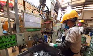 Người lao động mong được hỗ trợ một phần tiền lương trong thời gian phải nghỉ việc 