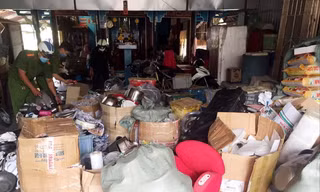 Công an phát hiện 3 kho hàng hóa không hóa đơn, chứng từ trên địa bàn phường Vĩnh Nguơn, TP Châu Đốc, tỉnh An Giang