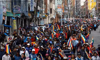 Người ủng hộ ông Morales đổ về thủ đô La Paz. Ảnh: Reuters 