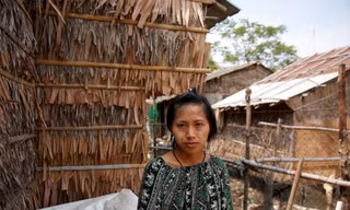 Zarchi Lwin đứng để phóng viên chụp ảnh gần nơi cô thuê trọ, trong một khu công nghiệp ở ngoại ô Yangon, Myanmar. Ảnh: REUTERS
