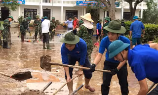 ĐVTN hỗ trợ người dân Quảng Bình khắc phục hậu quả lũ lụt 