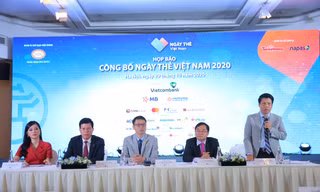 Đại diện NHNN, Ban Tổ chức và nhà tài trợ tại buổi họp báo công bố chuỗi sự kiện Ngày thẻ Việt Nam 2020