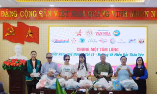 Trao quà nạn nhân chất độc da cam và người khuyết tật tỉnh Lai Châu