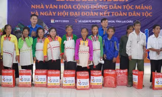 Đồng hành với học sinh và đồng bào dân tộc Mảng ở Lai Châu