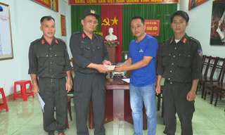 Chạy thể dục, một cảnh sát cơ động nhặt được 45 triệu đồng 