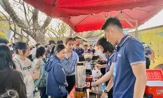 Đông nghịt khách đến Buôn Ma Thuột uống cà phê miễn phí