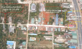 Đường dân sinh hư hỏng bị 'ngó lơ', đường vào rẫy lại xây mới