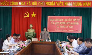 Chủ tịch Hội đồng Dân tộc thăm và làm việc tại huyện Cư Kuin 