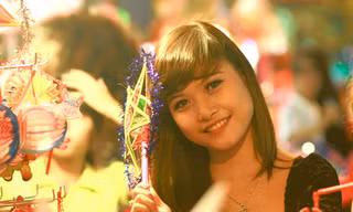 Thiếu nữ Hà thành khoe sắc đón Trung thu