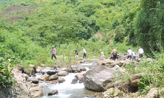 Hai tướng công an băng rừng vào hiện trường vụ thảm sát