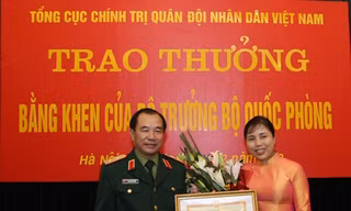 Vinh danh họa sỹ vẽ cờ Tổ quốc ở Trường Sa lớn