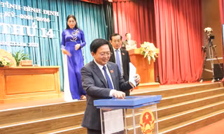 Bình Định lấy phiếu tín nhiệm 31 cán bộ