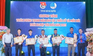 Bình Định tuyên dương 21 thanh niên sống đẹp