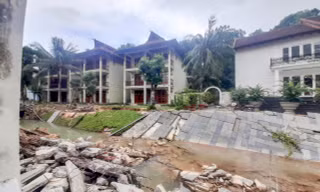 Chủ Resort tự ý thay đổi cống thoát nước khiến khu vực dân cư bị ngập nặng. Ảnh: Trương Định