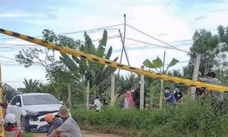 Bị chặn đầu xe, tài xế ô tô tông thẳng khiến 2 người tử vong
