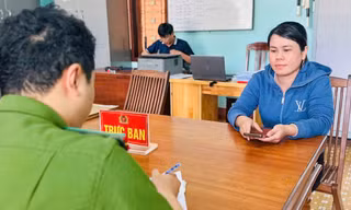 Tài khoản ngân hàng của nữ thợ may ở Bình Định bất ngờ ‘nhảy số’ dư 300 triệu đồng