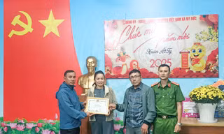 Người bán bún tôm ở Bình Định nhặt được gần 500 triệu ngày cận Tết 