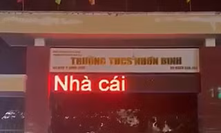 Một trường học ở Quy Nhơn xuất hiện 'dòng chữ lạ' trên bảng LED