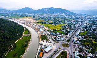 Chị em ruột cùng đấu giá 1 lô đất, Bình Định hủy kết quả