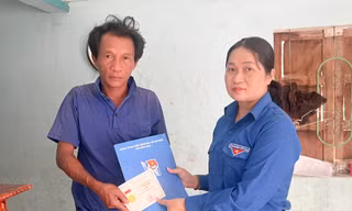 Truy tặng huy hiệu Tuổi trẻ dũng cảm cho nam sinh lớp 6 ở Bình Định