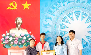Nam sinh lớp 8 dũng cảm cứu bạn đuối nước