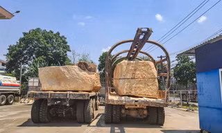 'Đá tặc' liên tiếp khoét rỗng núi Hòn Chà 